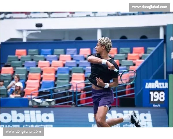 贝尔赫斯直落两盘横扫奥佩尔卡，强势晋级巡回赛决赛