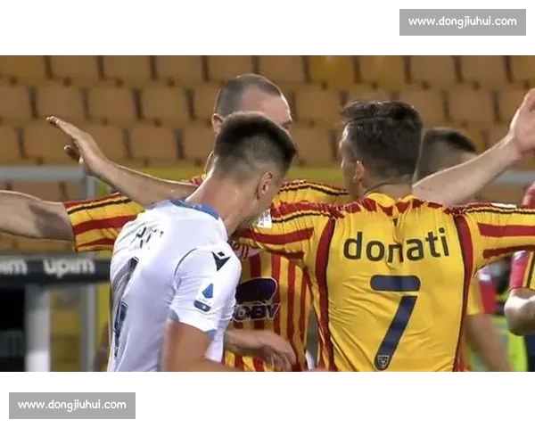 苏亚雷斯 10 大暴脾气瞬间：怒怼队友名场面合集